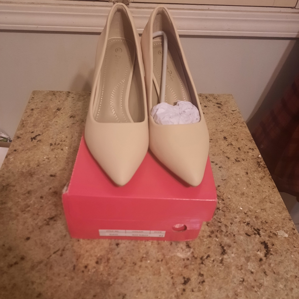 Womans Heels - Picture 5 of 6